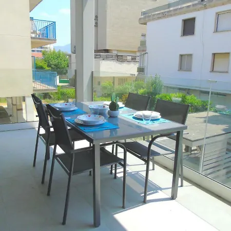 Proche Avec Piscine
